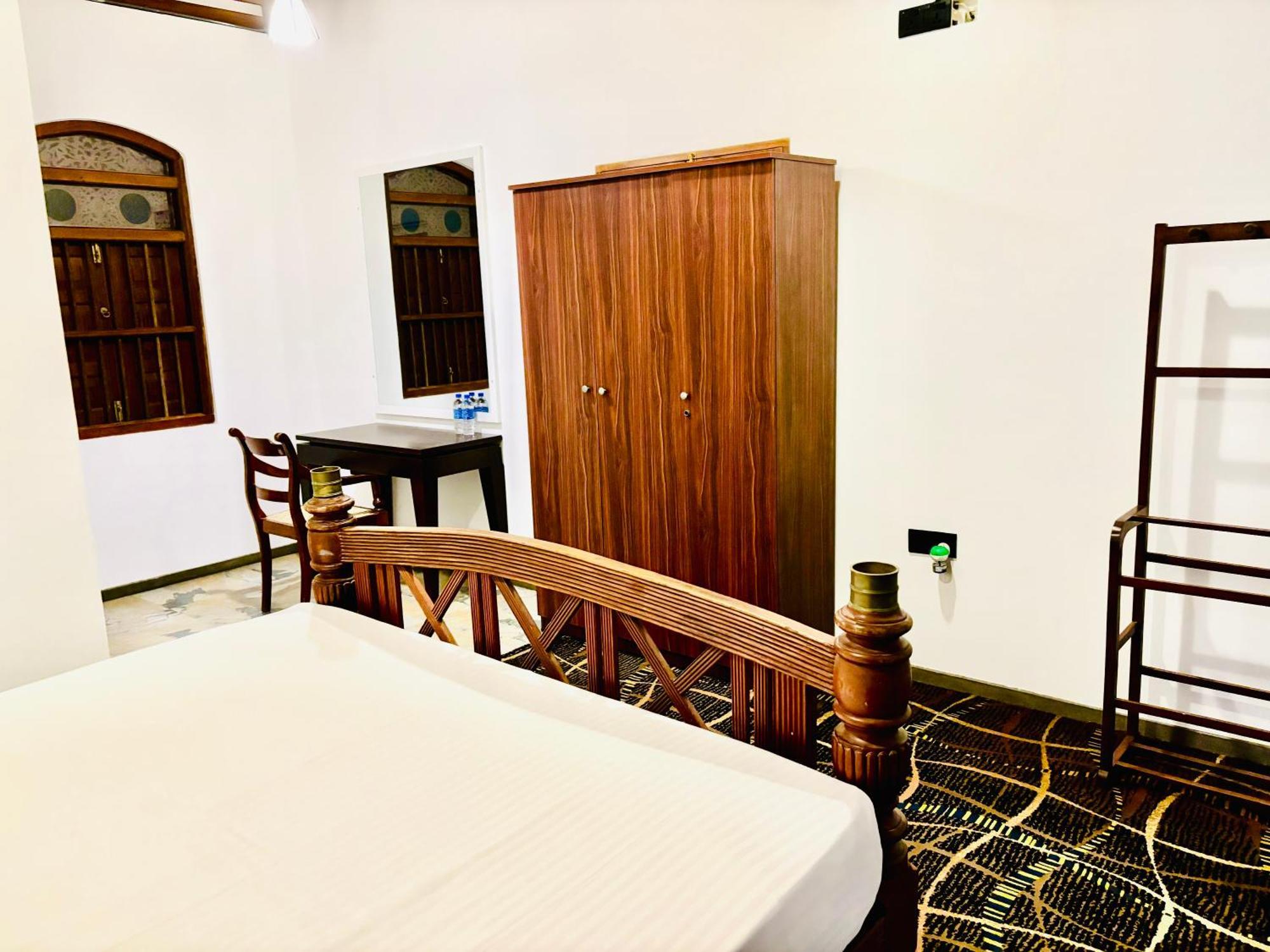 Blue Fox Hikkaduwa Hotel Exterior foto