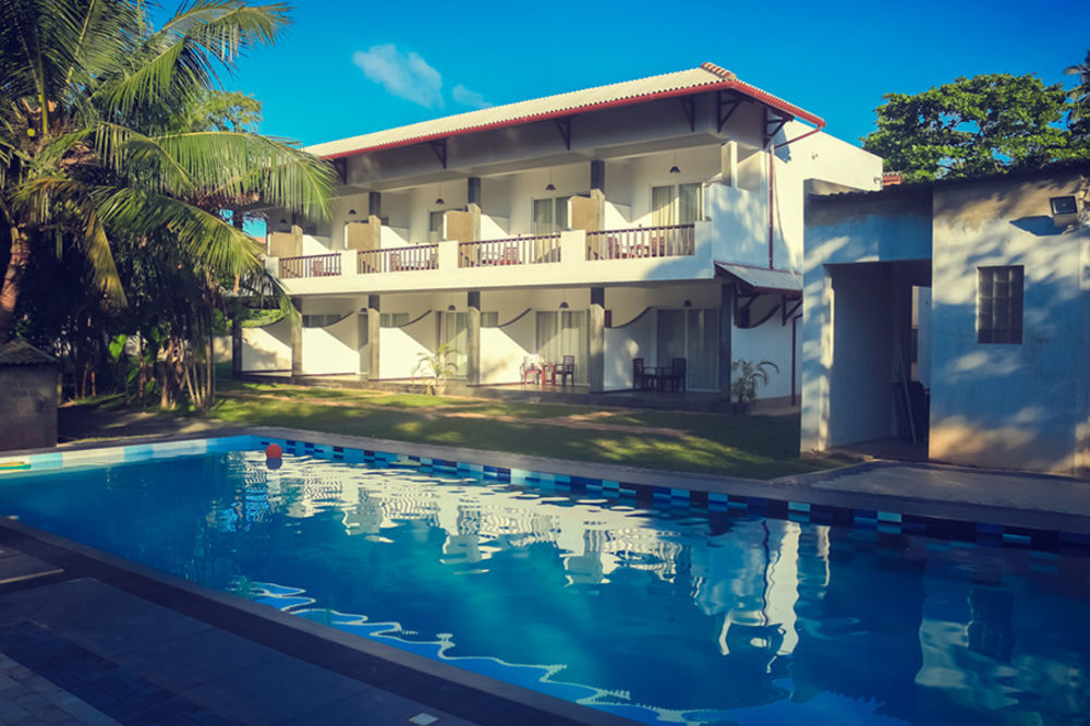 Blue Fox Hikkaduwa Hotel Exterior foto