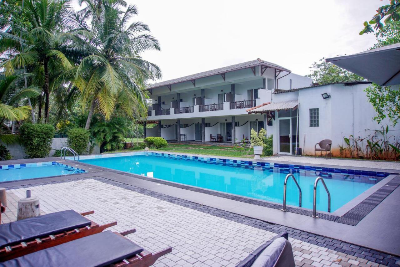 Blue Fox Hikkaduwa Hotel Exterior foto