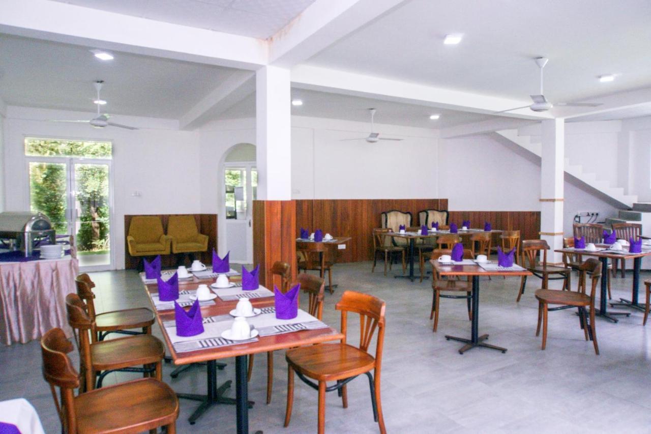 Blue Fox Hikkaduwa Hotel Exterior foto